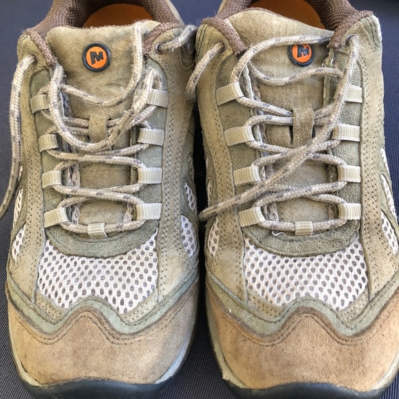 merrell lightweight walking shoes